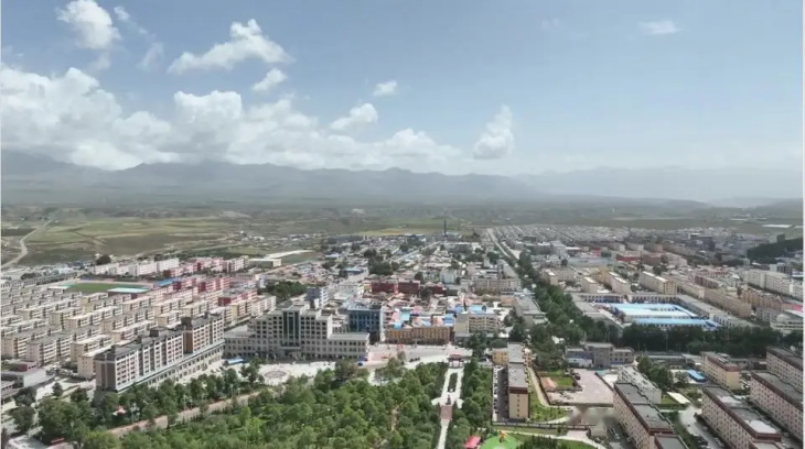 青海省海南藏族自治州興海縣城及河卡鎮(zhèn)等4萬余人實現(xiàn)了“清潔取暖”
